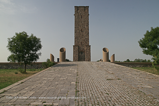 Kosovo/ Mitrovica. Visita alla Torre serba Gazimestan