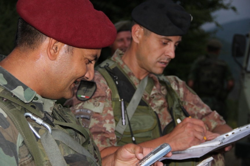 Kosovo/ I Militari Italiani dell’ORF in pattuglia con l’esercito serbo