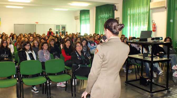 Trapani/ Orientamento. Il 6° Reggimento Bersaglieri incontra gli studenti delle scuole provinciali