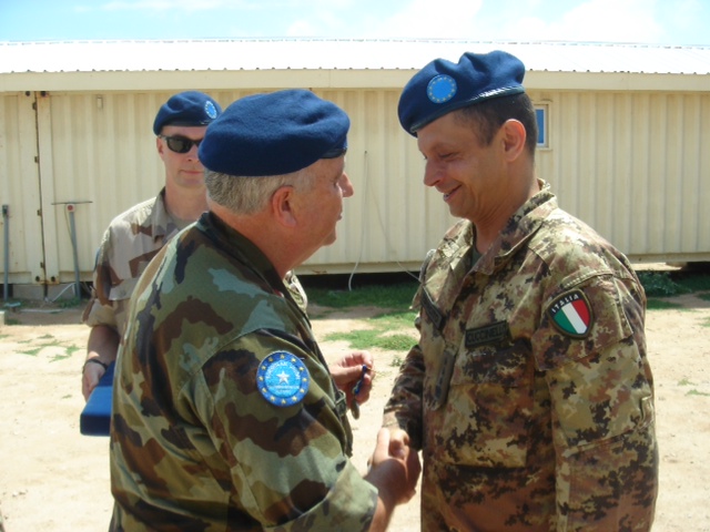 Somalia/ EUTM, Medal Parade. Il comandante della Mssione elogia dei militari italiani