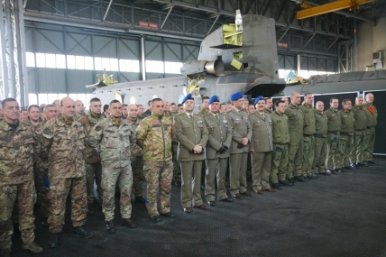 Viterbo/ Il Generale Bernardini al Centro Addestramento Aviazione Esercito