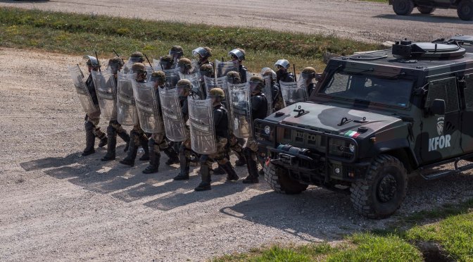 Kosovo/ Esercitazioni. Militari italiani e moldavi  insieme ai genieri ucraini per la libertà di movimento nel settore occidentale